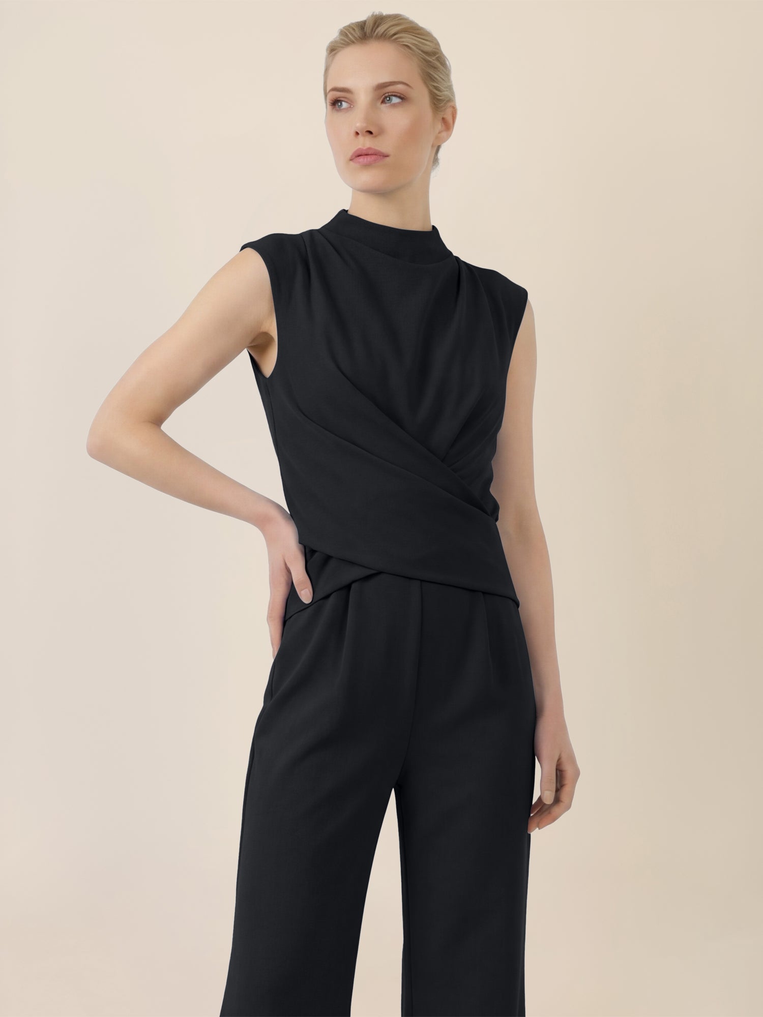 APART Jumpsuit mit Drapierung und weitem Bein | schwarz