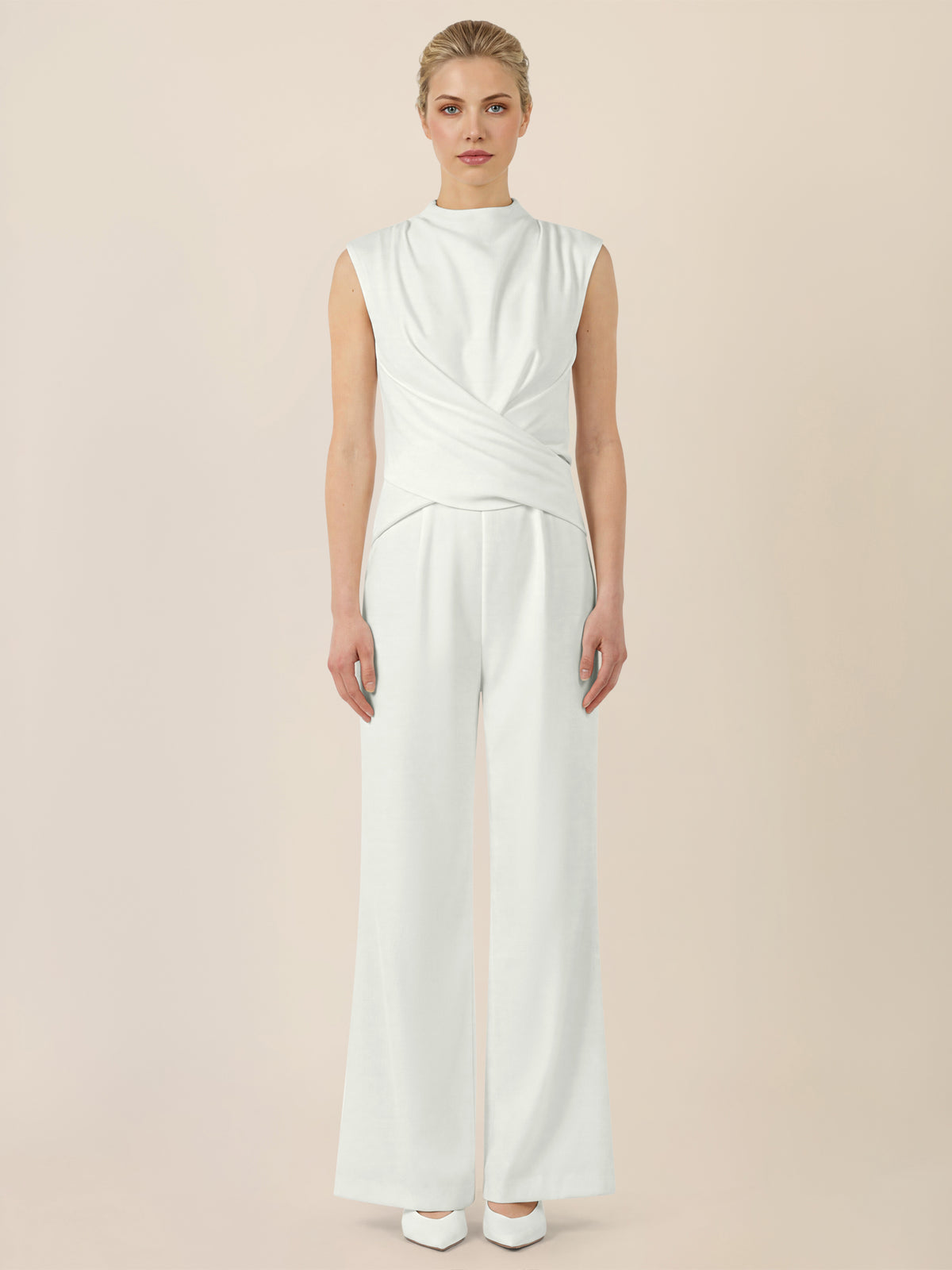 APART Jumpsuit mit Wickeleffekt und weitem Bein | creme