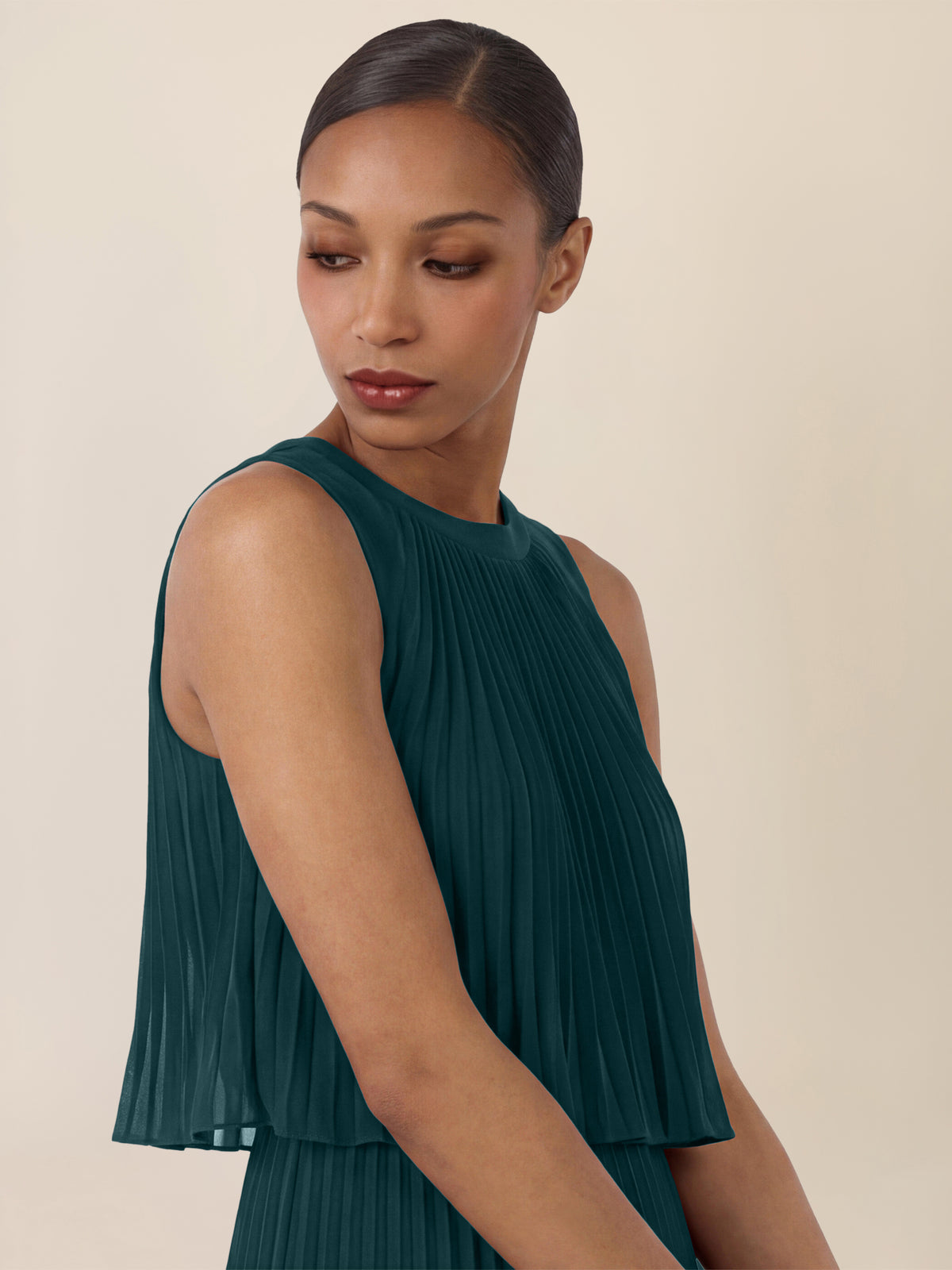 APART Plissiertes Chiffonkleid mit doppellagigem Oberteil | emerald