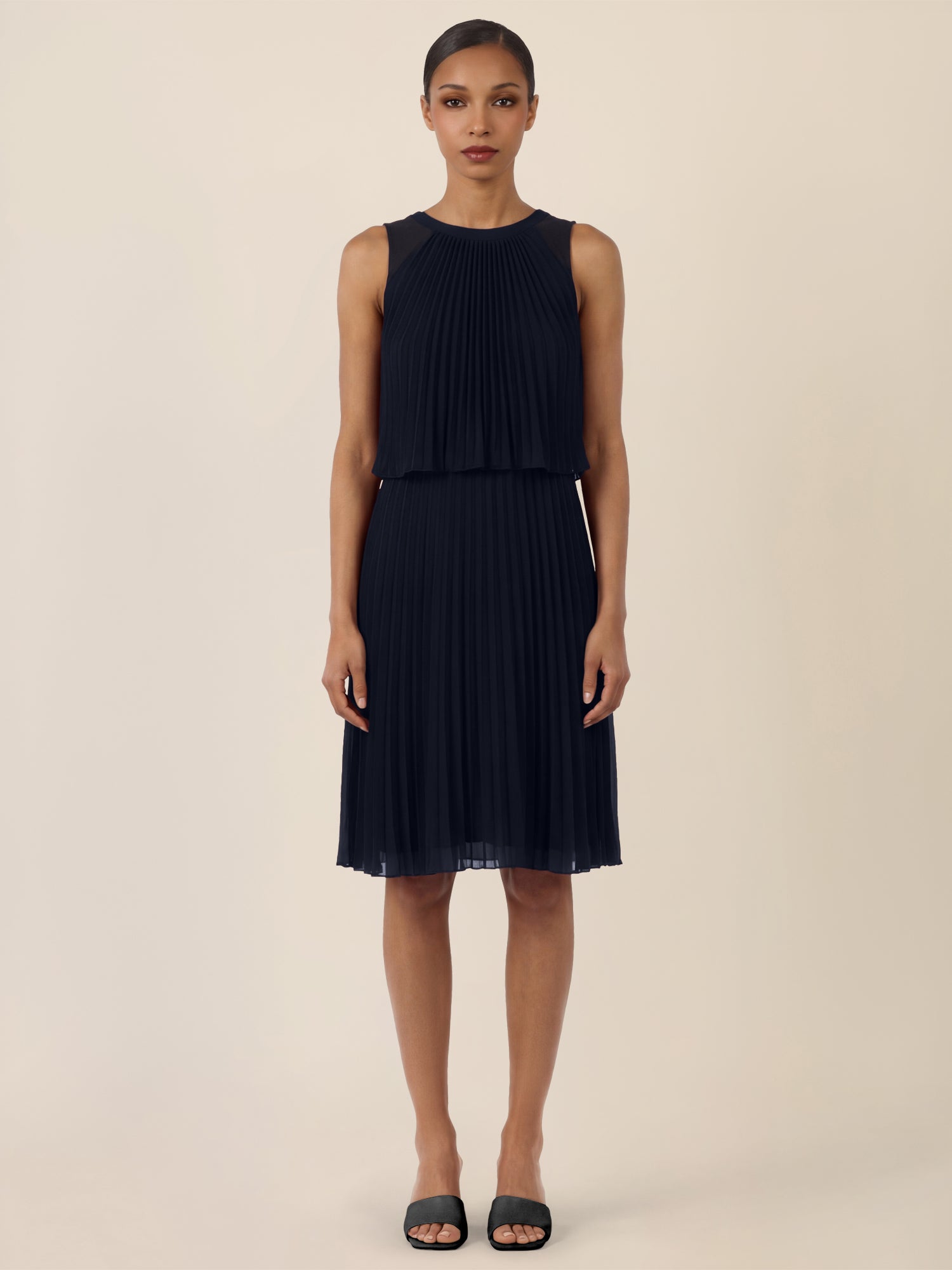 APART Plissiertes Chiffonkleid mit doppellagigem Oberteil | nachtblau