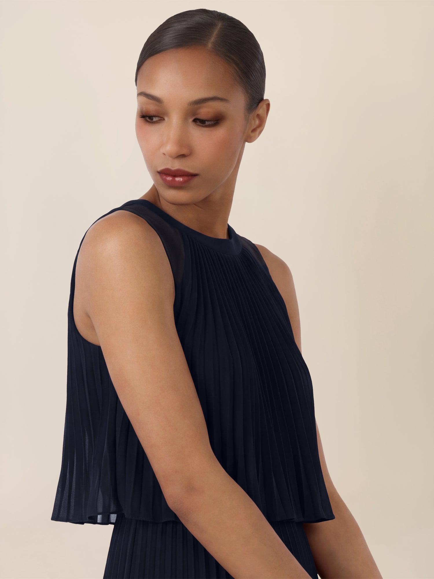 APART Plissiertes Chiffonkleid mit doppellagigem Oberteil | nachtblau