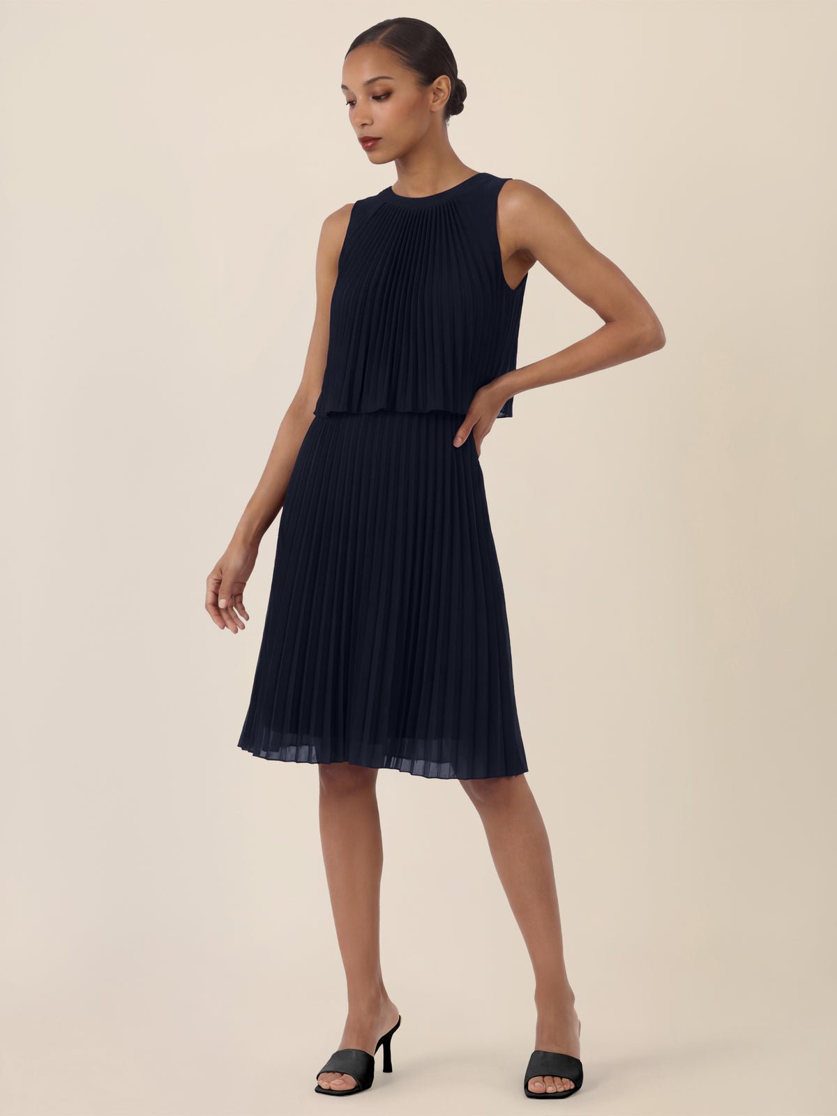 APART Plissiertes Chiffonkleid mit doppellagigem Oberteil | nachtblau