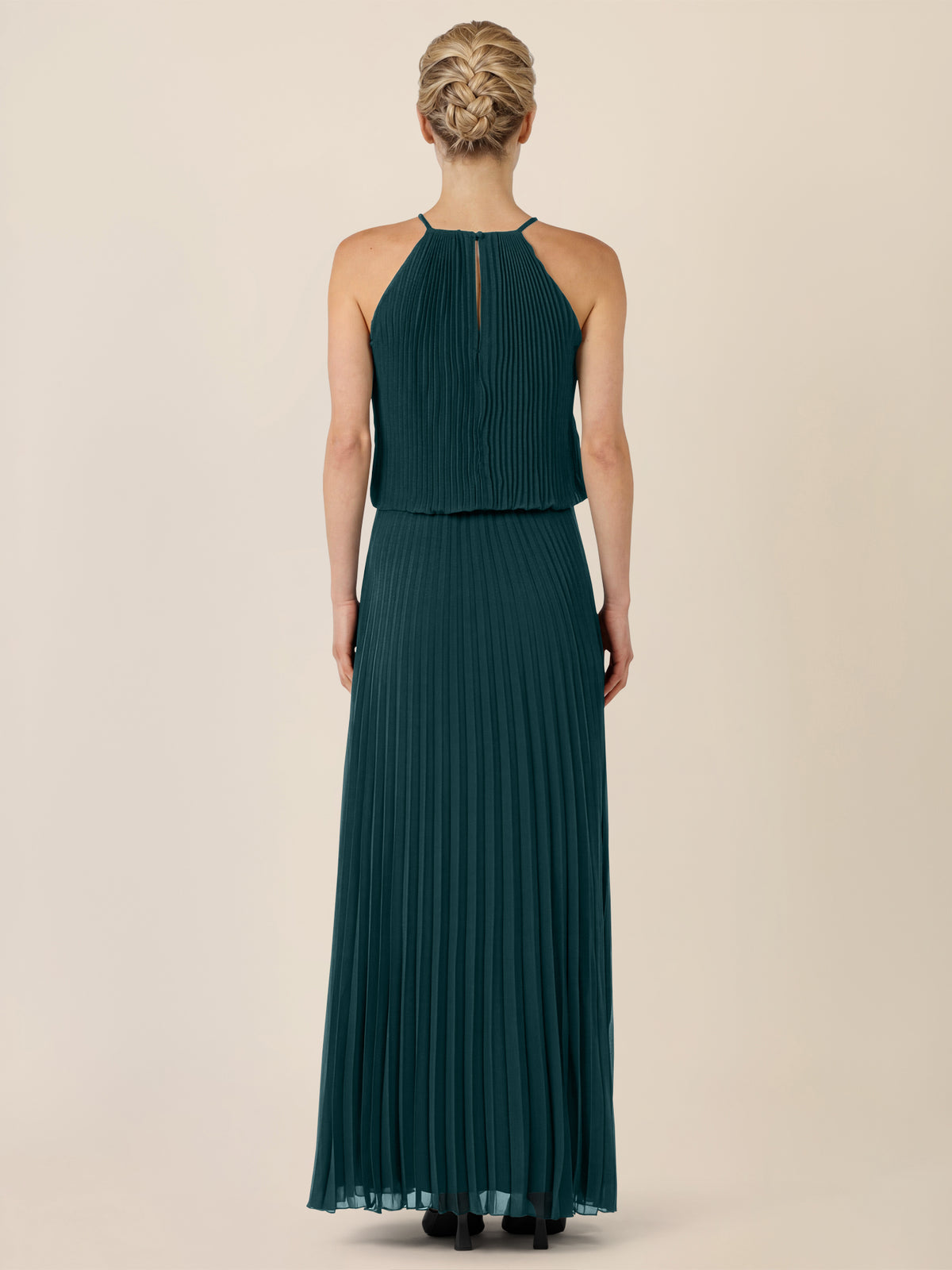 APART Plissiertes Chiffonkleid mit Neckholder | emerald