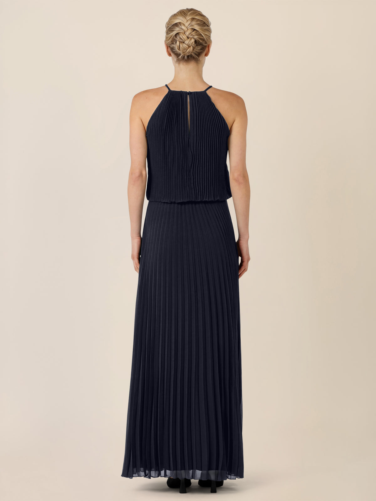 APART Plissiertes Chiffonkleid mit Neckholder | nachtblau