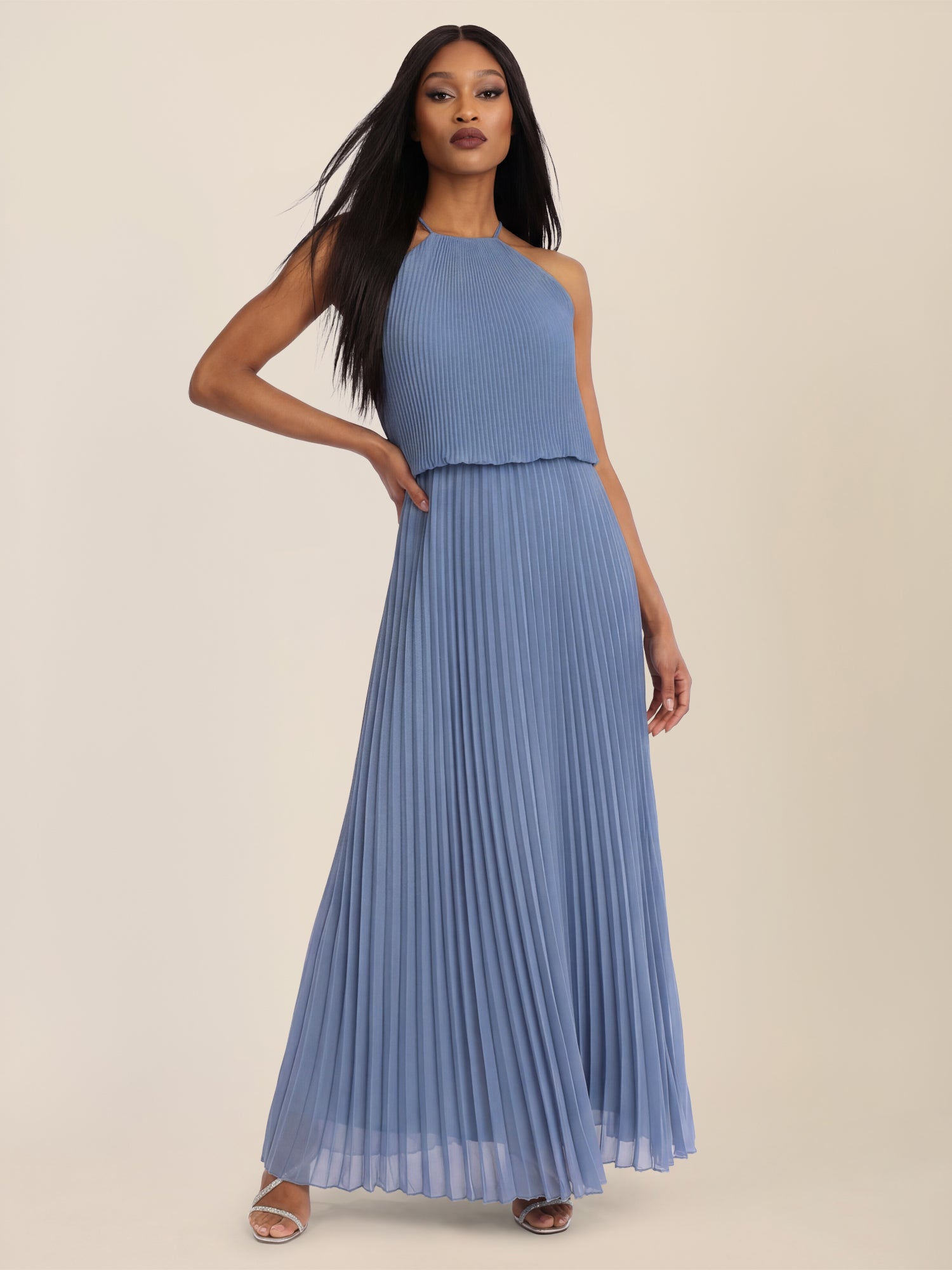 APART Plissiertes Chiffonkleid mit Neckholder | rauchblau