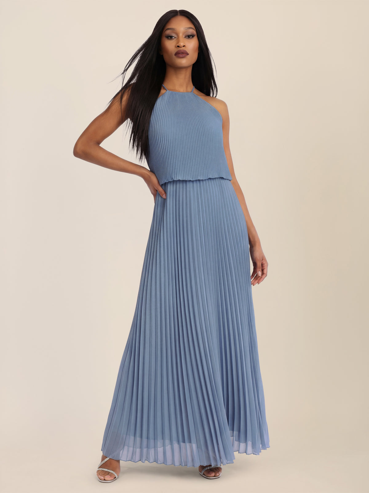 APART Plissiertes Chiffonkleid mit Neckholder | rauchblau