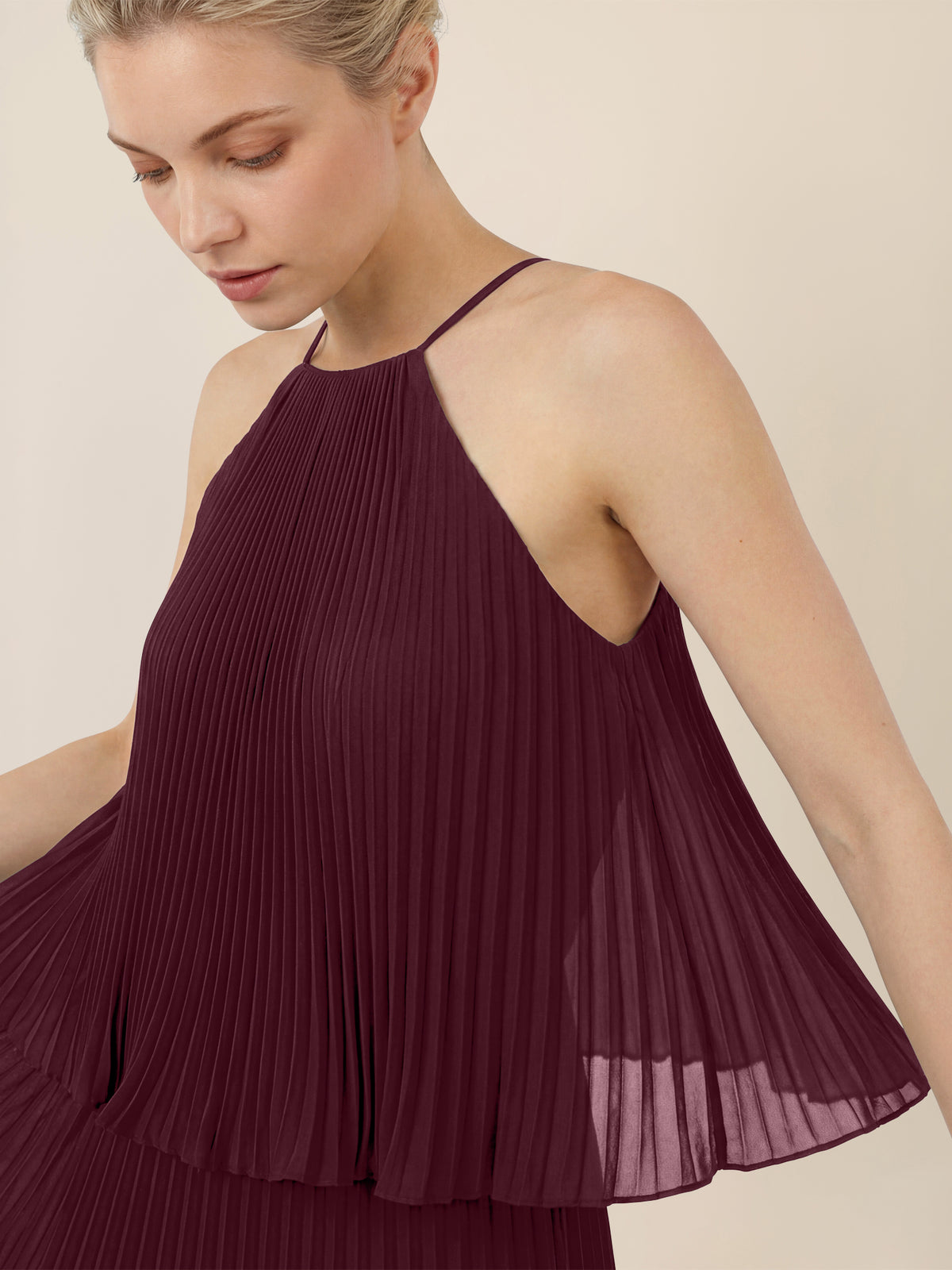 APART Plissiertes Chiffonkleid mit Neckholder | weinrot