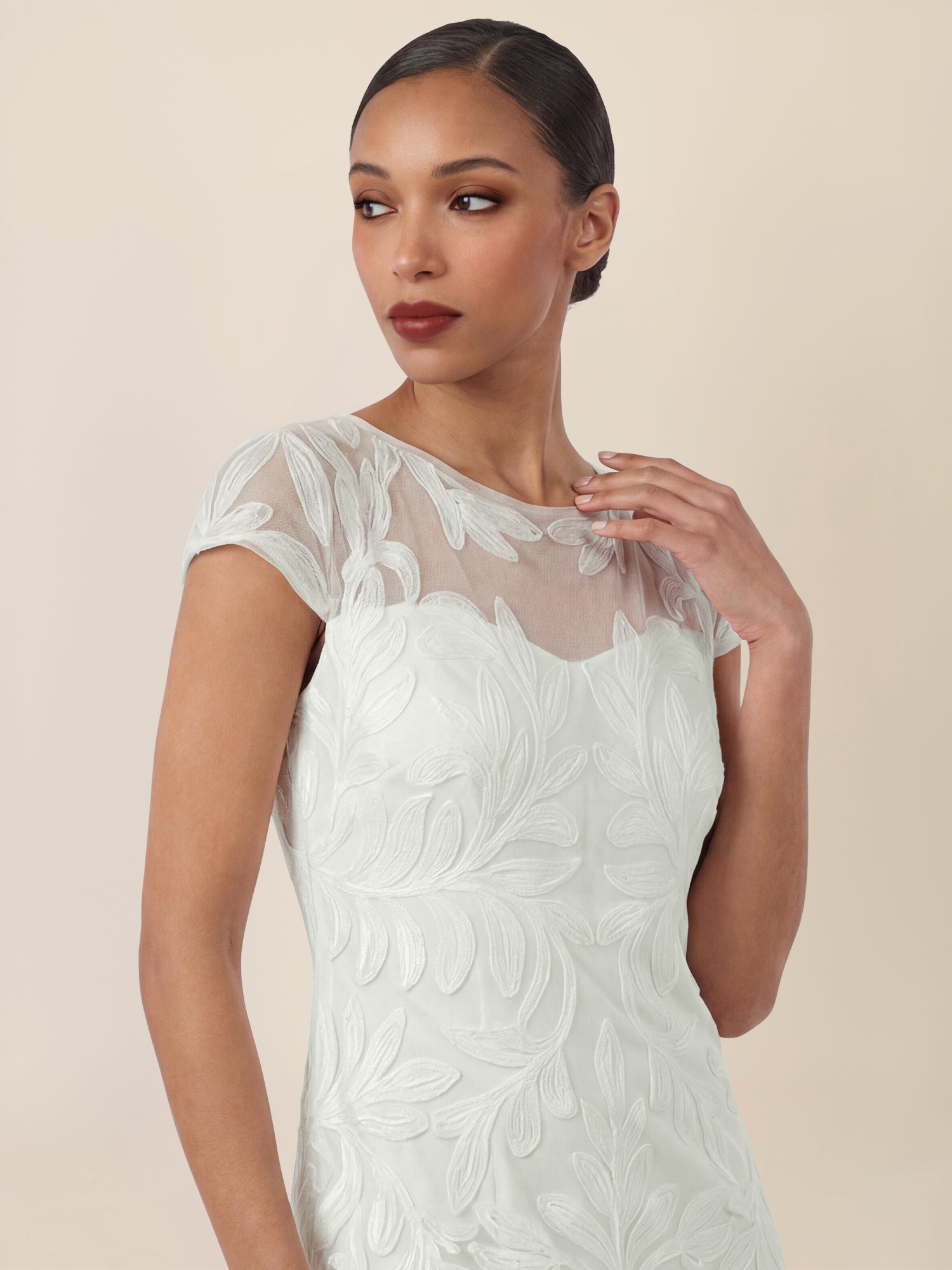 APART Cocktailkleid mit floraler 3D-Stickerei | creme