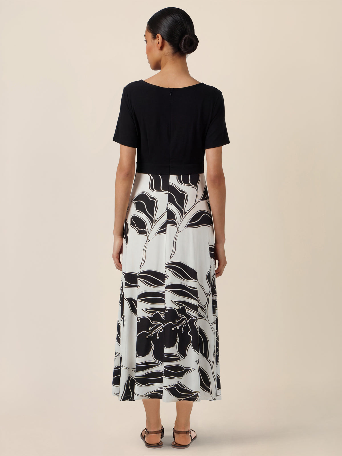 APART Maxikleid mit Wickeloptik und floralem Print | schwarz-creme