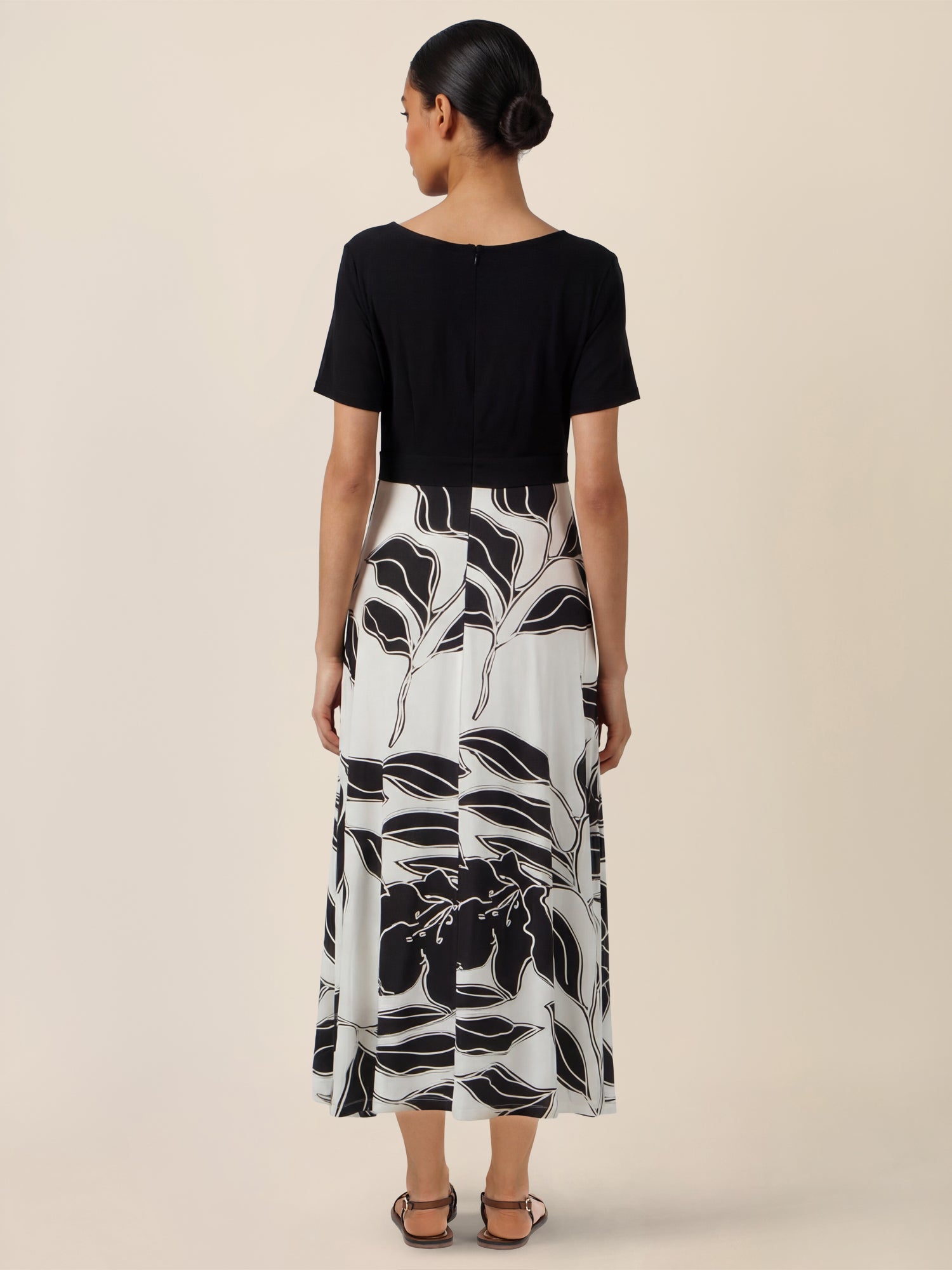 APART Maxikleid mit Wickeloptik und floralem Print | schwarz-creme