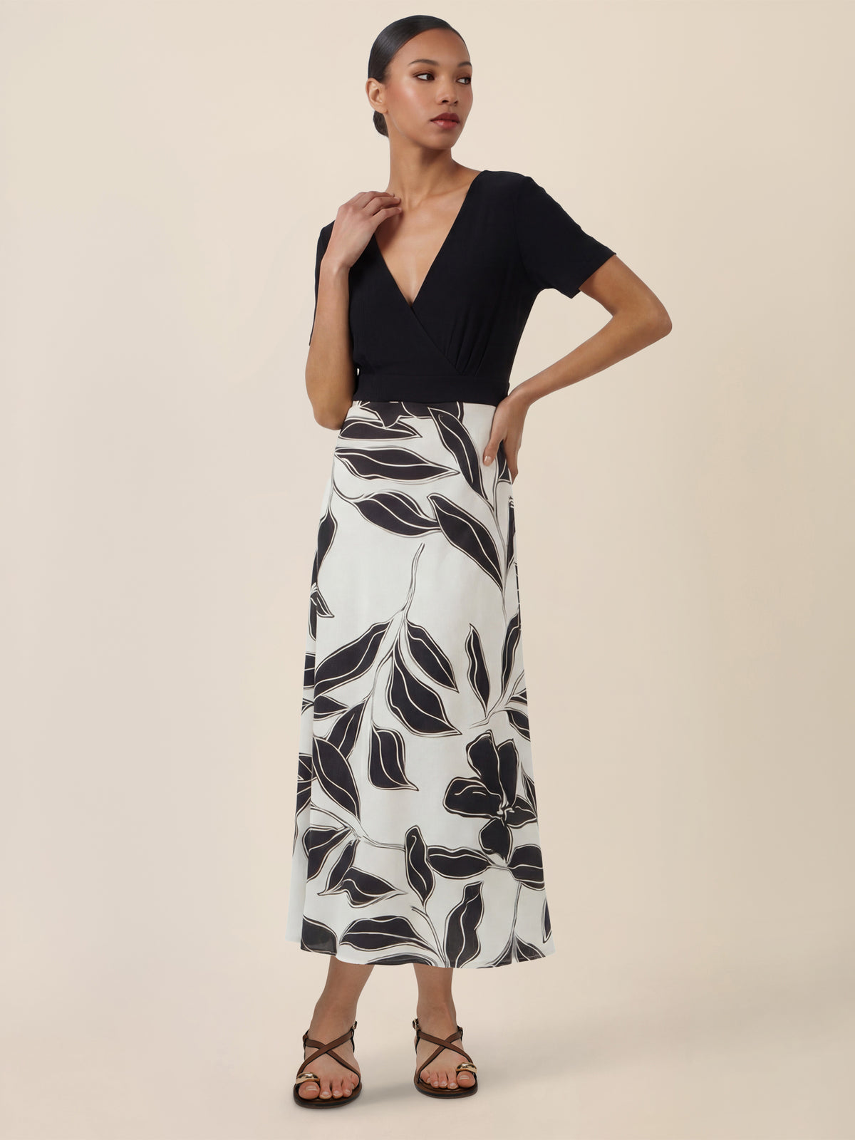 APART Maxikleid mit Wickeloptik und floralem Print | schwarz-creme