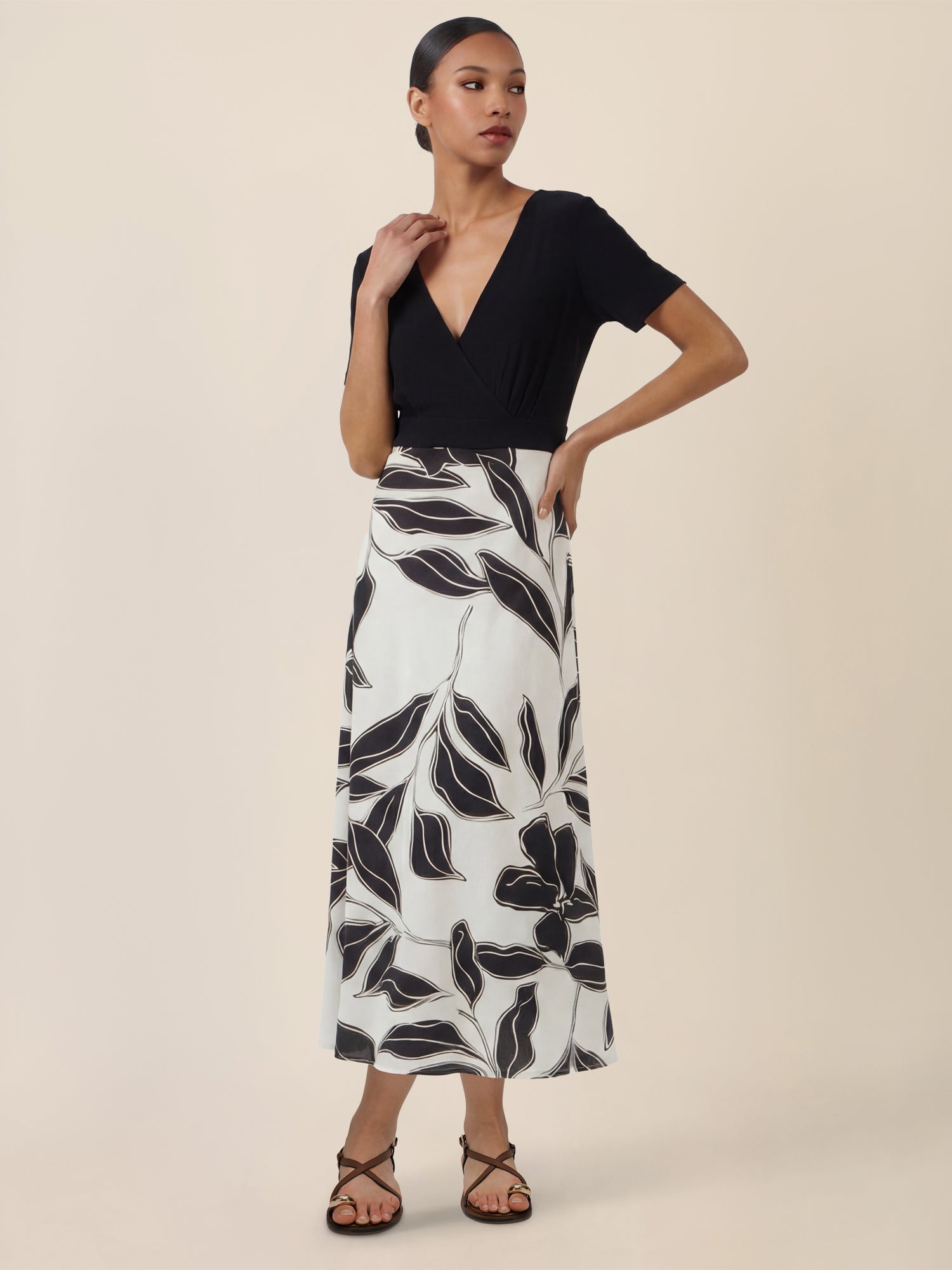 APART Maxikleid mit Wickeloptik und floralem Print | schwarz-creme