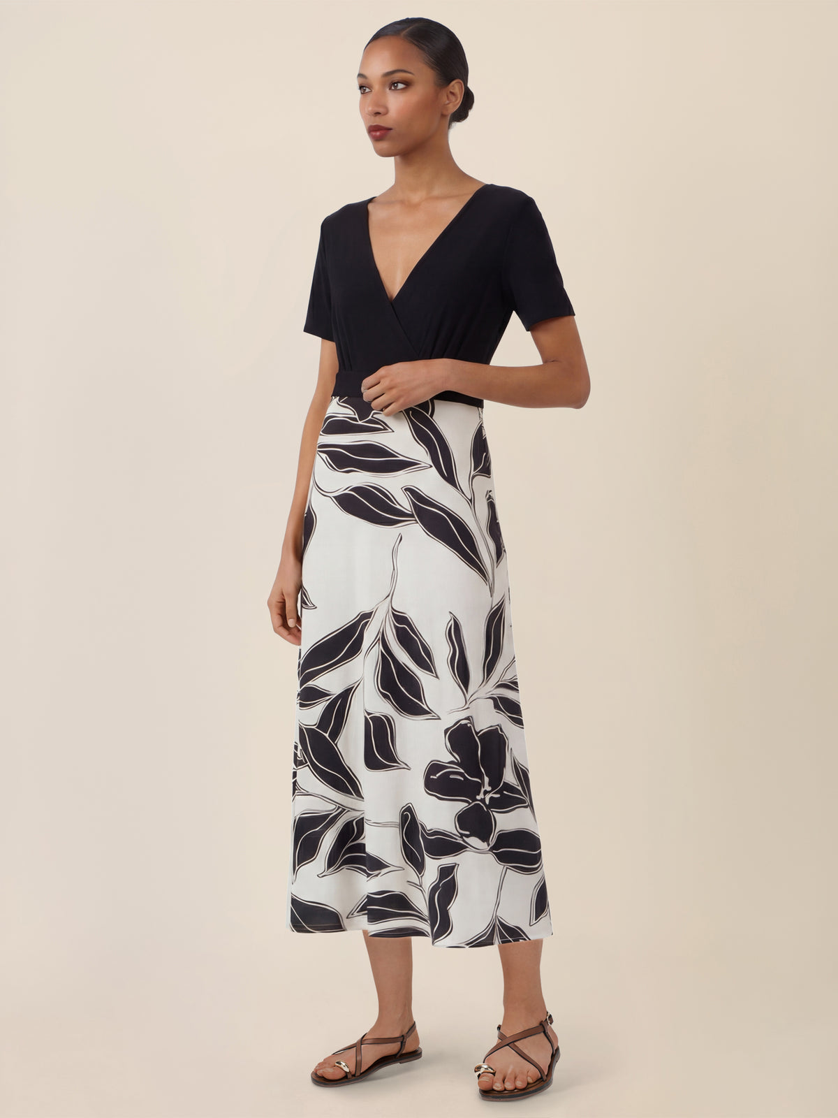 APART Maxikleid mit Wickeloptik und floralem Print | schwarz-creme