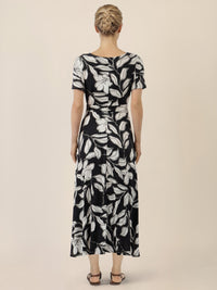APART Feminin bedrucktes Jerseykleid mit Wickeloptik | schwarz-creme