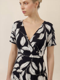 APART Feminin bedrucktes Jerseykleid mit Wickeloptik | schwarz-creme