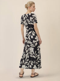 APART Feminin bedrucktes Jerseykleid mit Wickeloptik | schwarz-creme