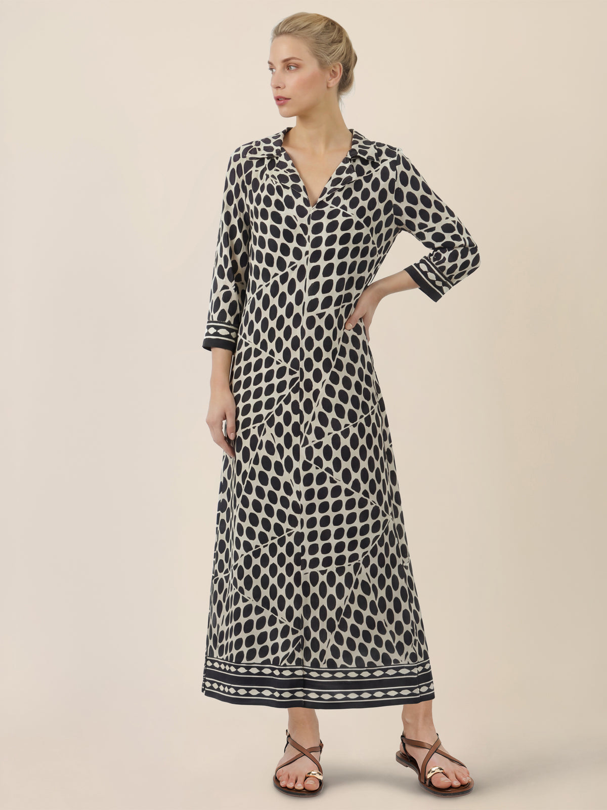 APART Shirtkleid mit V-Ausschnitt und Grafikmuster | schwarz-creme