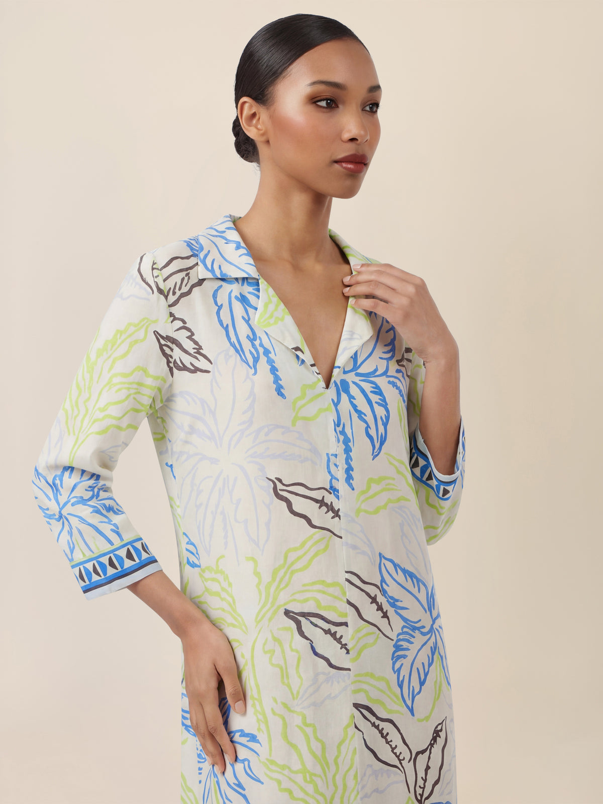 APART Viskosekleid mit grafischem Print | creme-multicolor