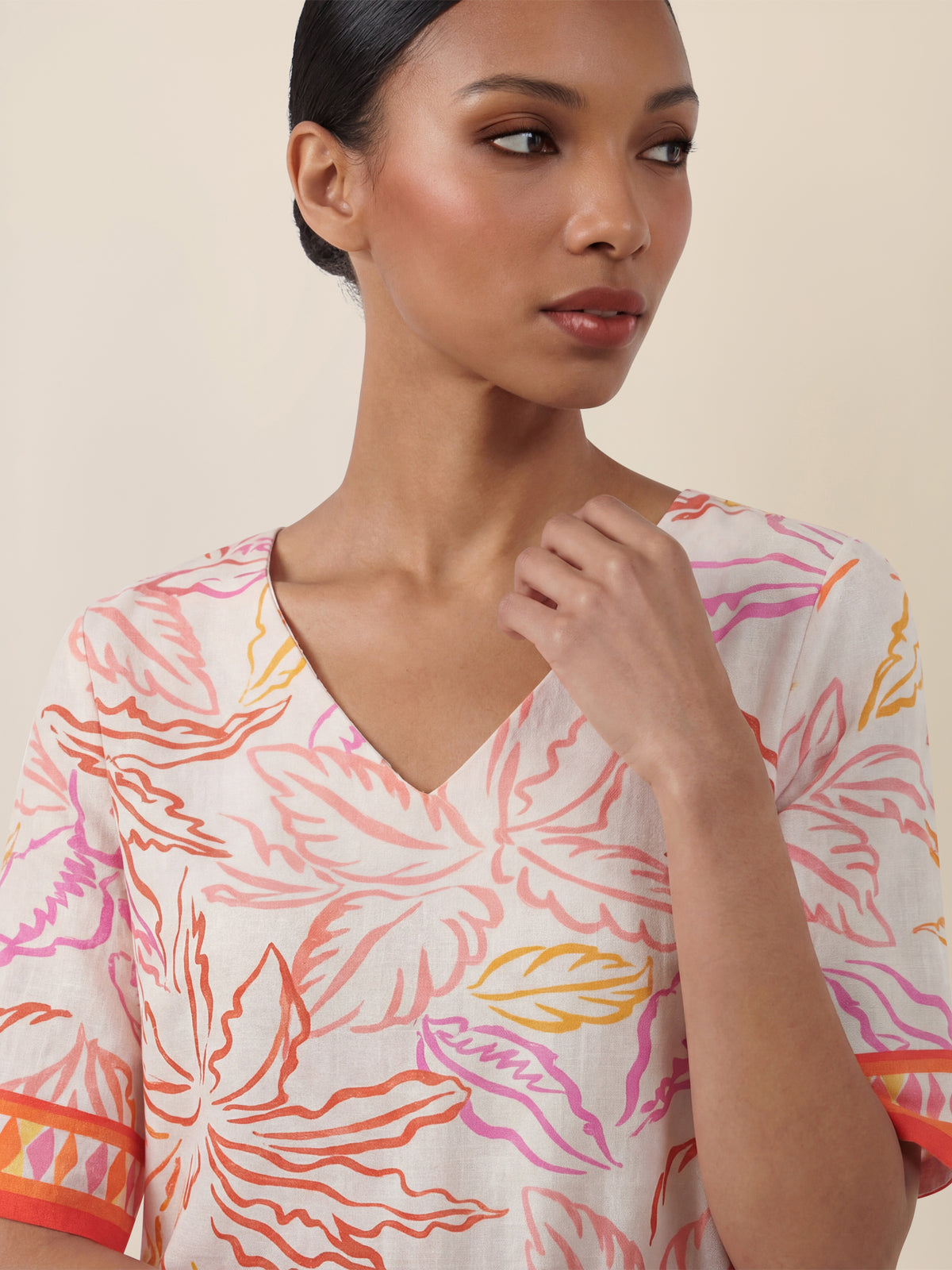 APART Tunikakleid mit tropischem Alloverprint | creme-multicolor