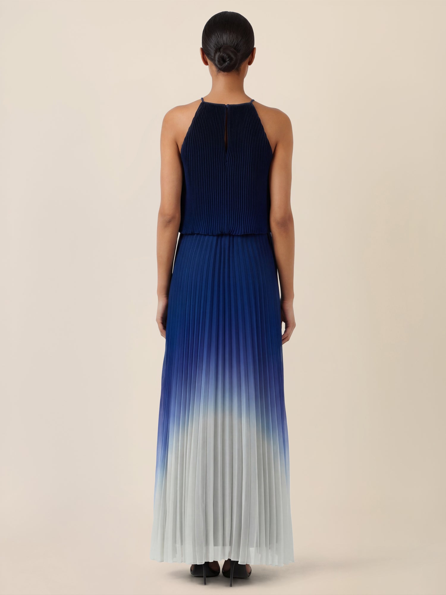 APART Plissiertes Langes Chiffonkleid mit Farbverlauf | nachtblau-multicolor