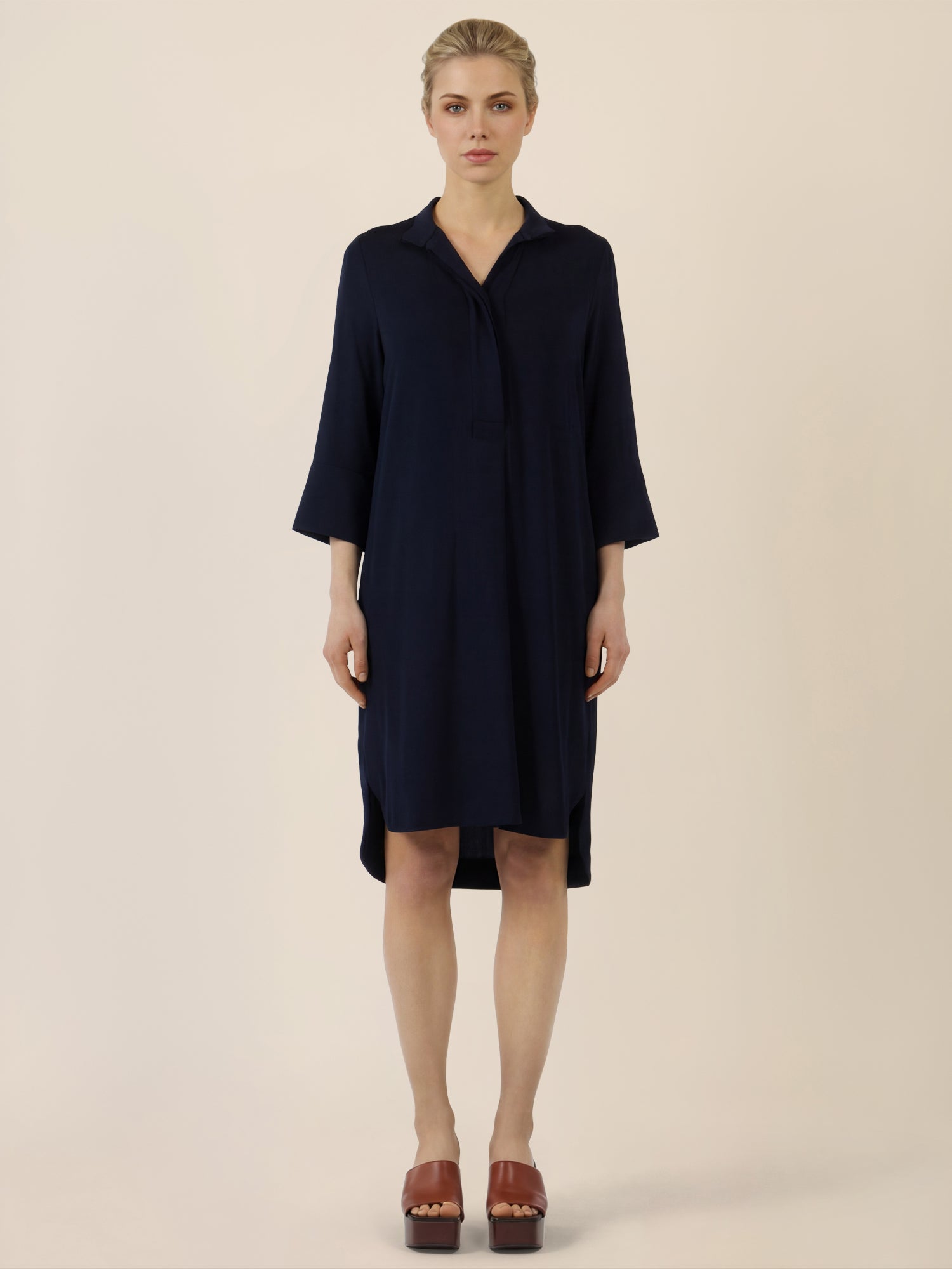 APART Kleid mit V-Ausschnitt und 3/4-Ärmeln | nachtblau