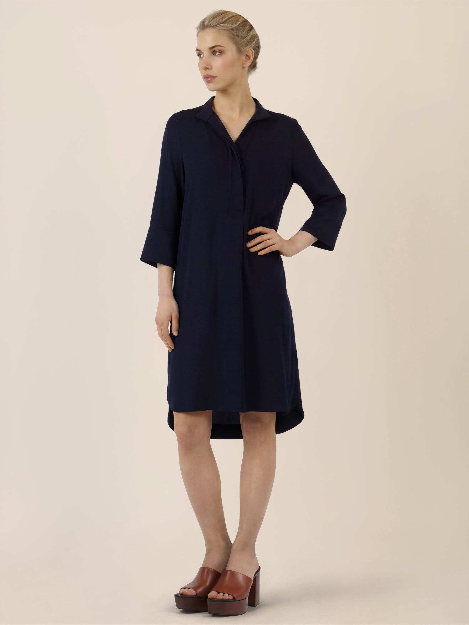 APART Kleid mit V-Ausschnitt und 3/4-Ärmeln | nachtblau