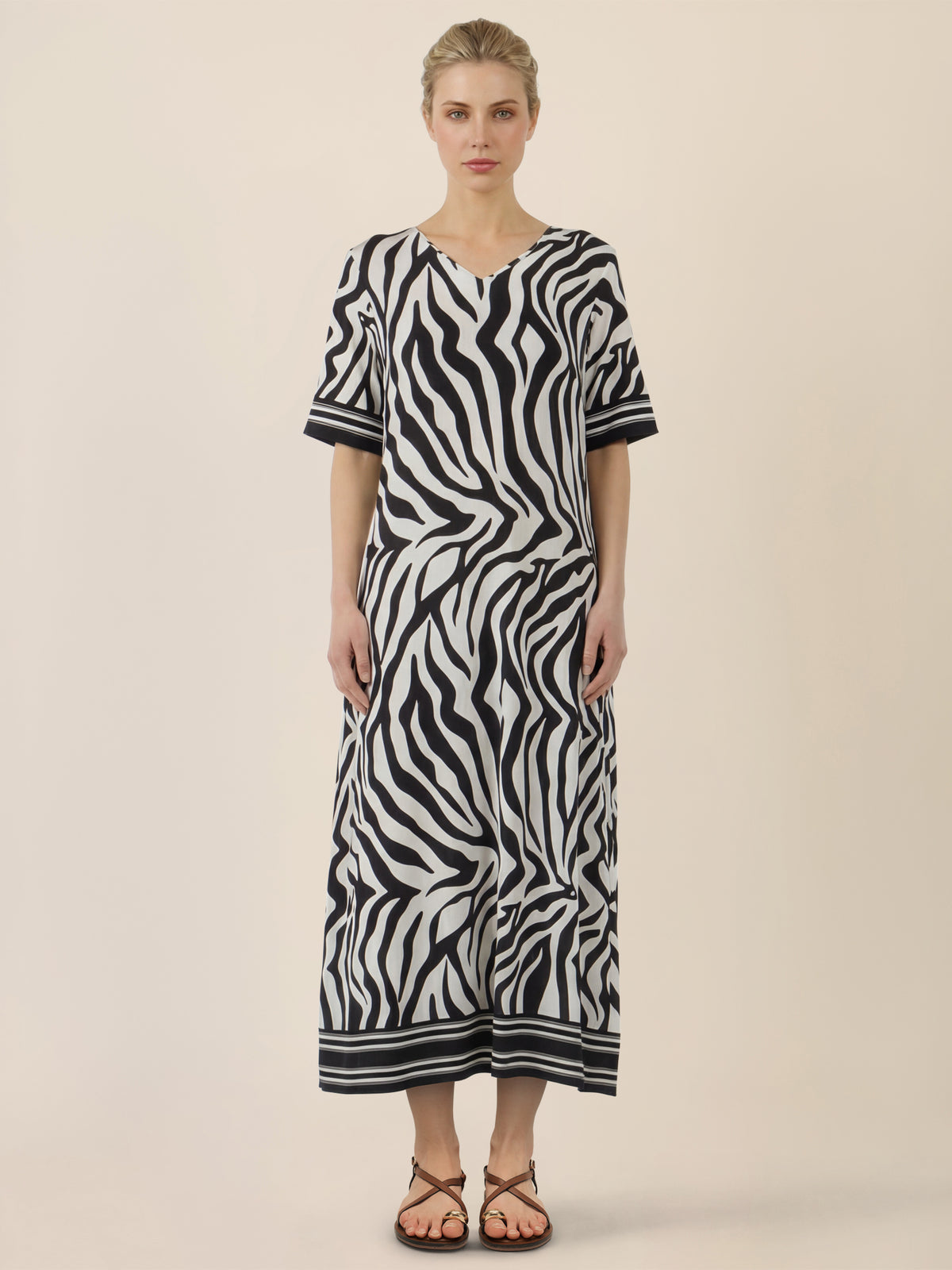 APART Kleid mit Zebra-Muster und V-Ausschnitt | schwarz-creme