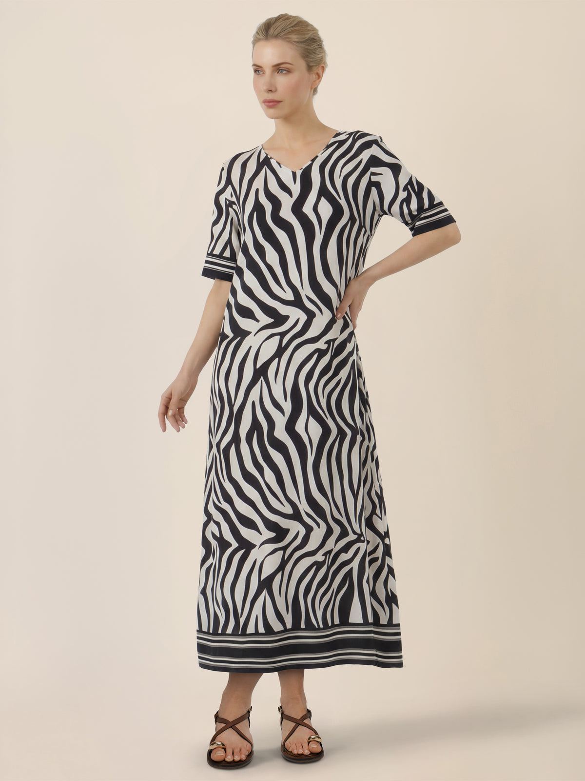 APART Kleid mit Zebra-Muster und V-Ausschnitt | schwarz-creme