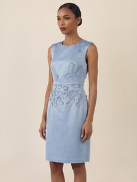 APART Elegantes Etuikleid mit 3D-Blütenstickerei | rauchblau