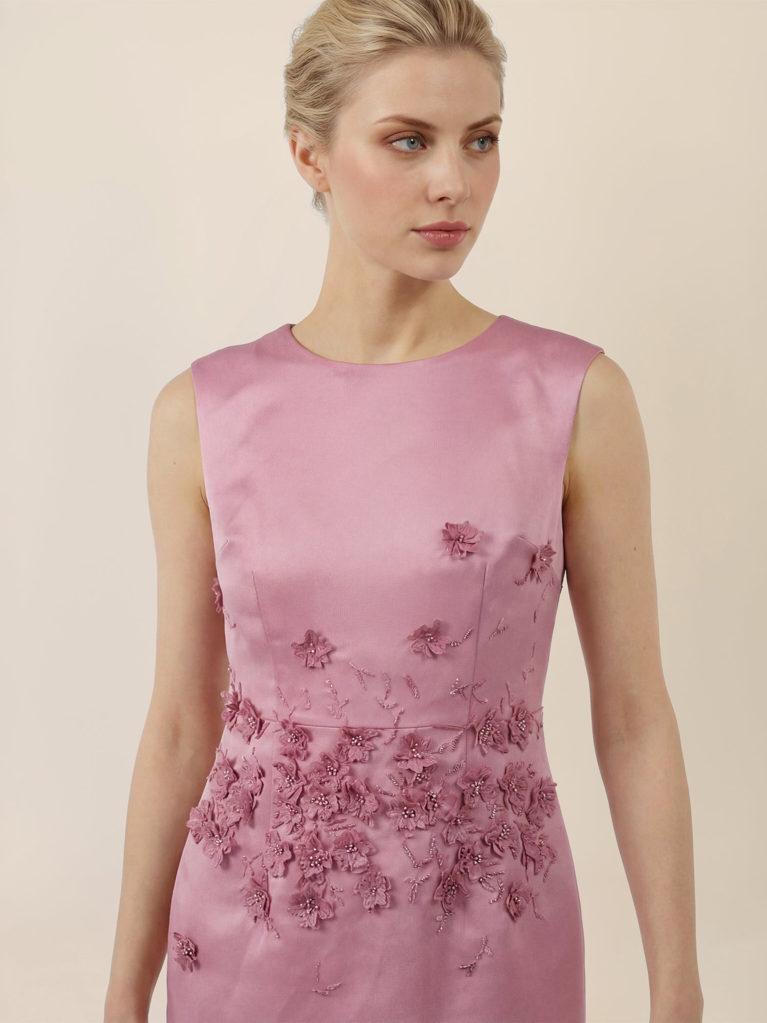 APART Elegantes Etuikleid mit 3D-Blütenstickerei | rosé