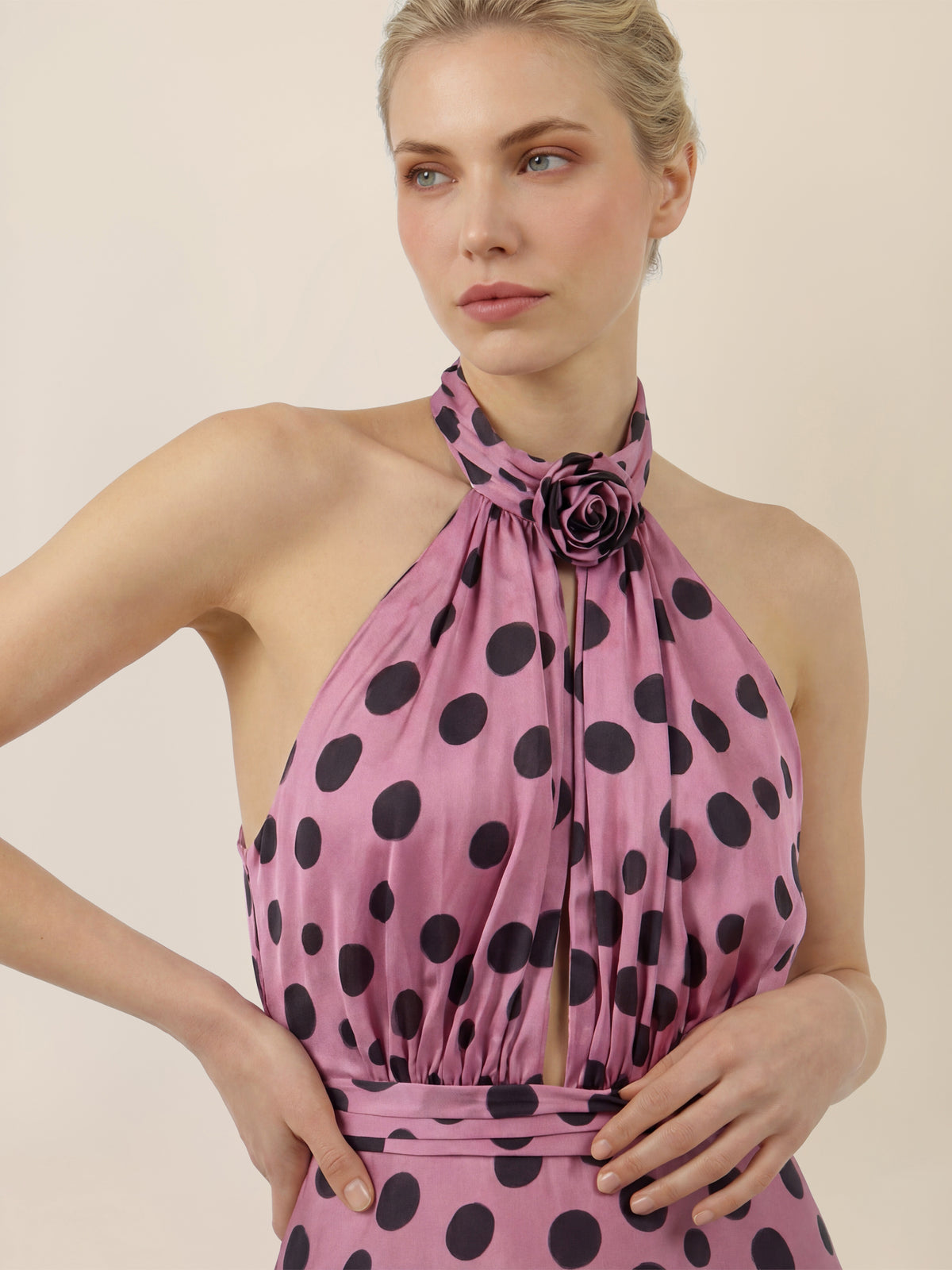 APART Elegantes Neckholder-Kleid mit Polka Dots | rosé-schwarz