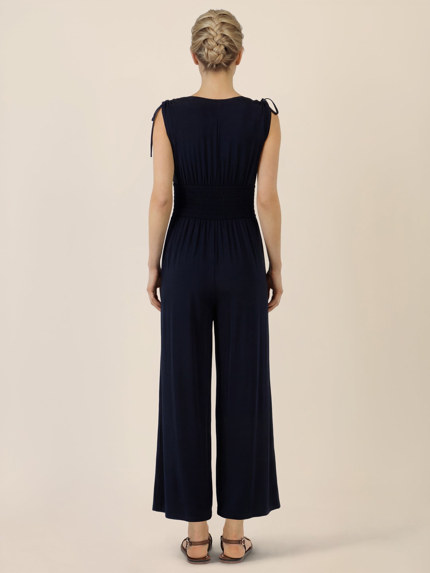 APART Jumpsuit mit Smokdetail und Bindeträgern | nachtblau