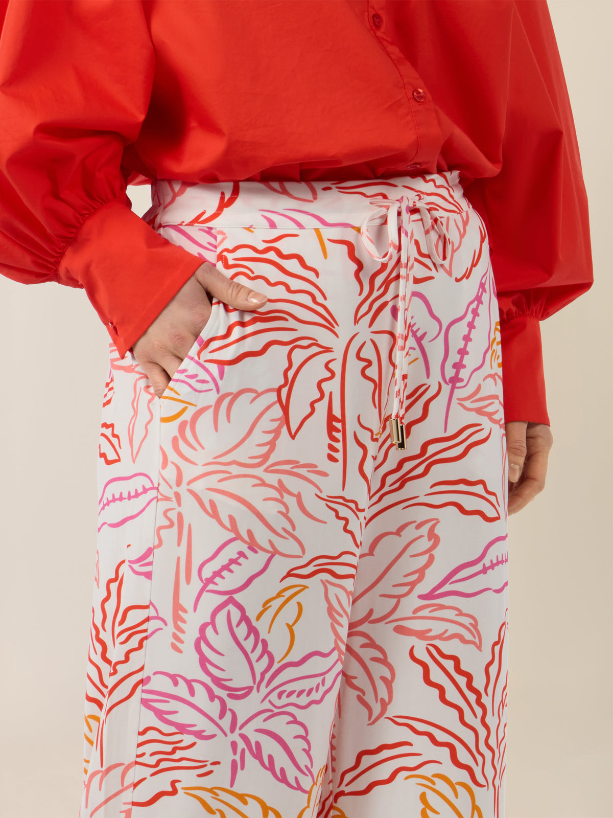 APART Weite Jerseyhose mit tropischem Print | creme-multicolor