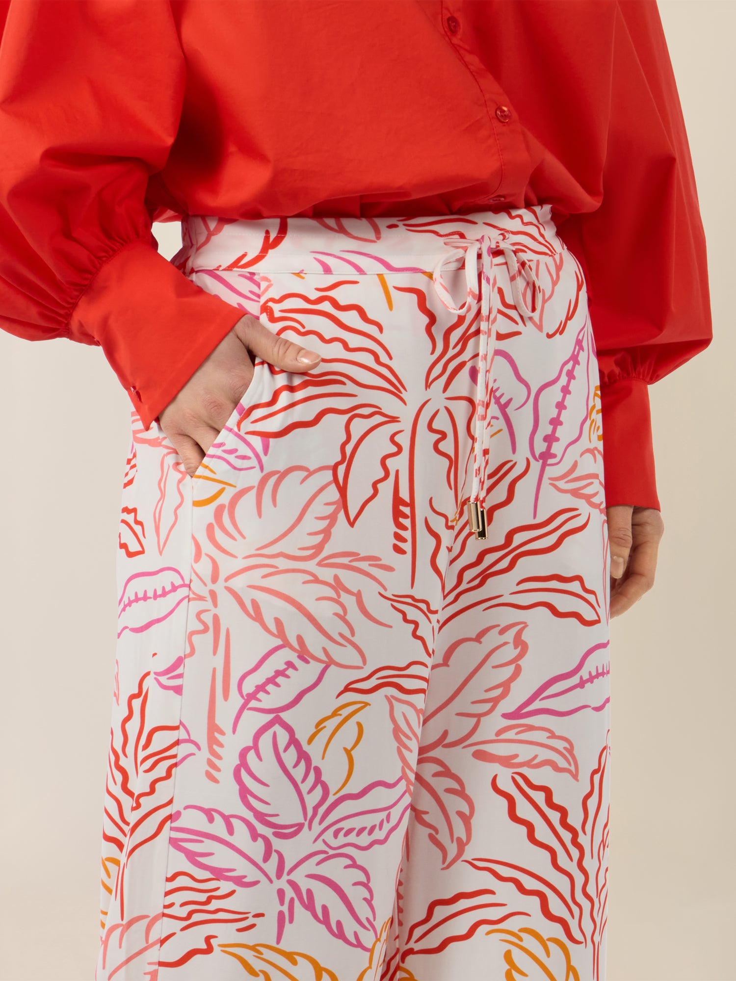 APART Weite Jerseyhose mit tropischem Print | creme-multicolor