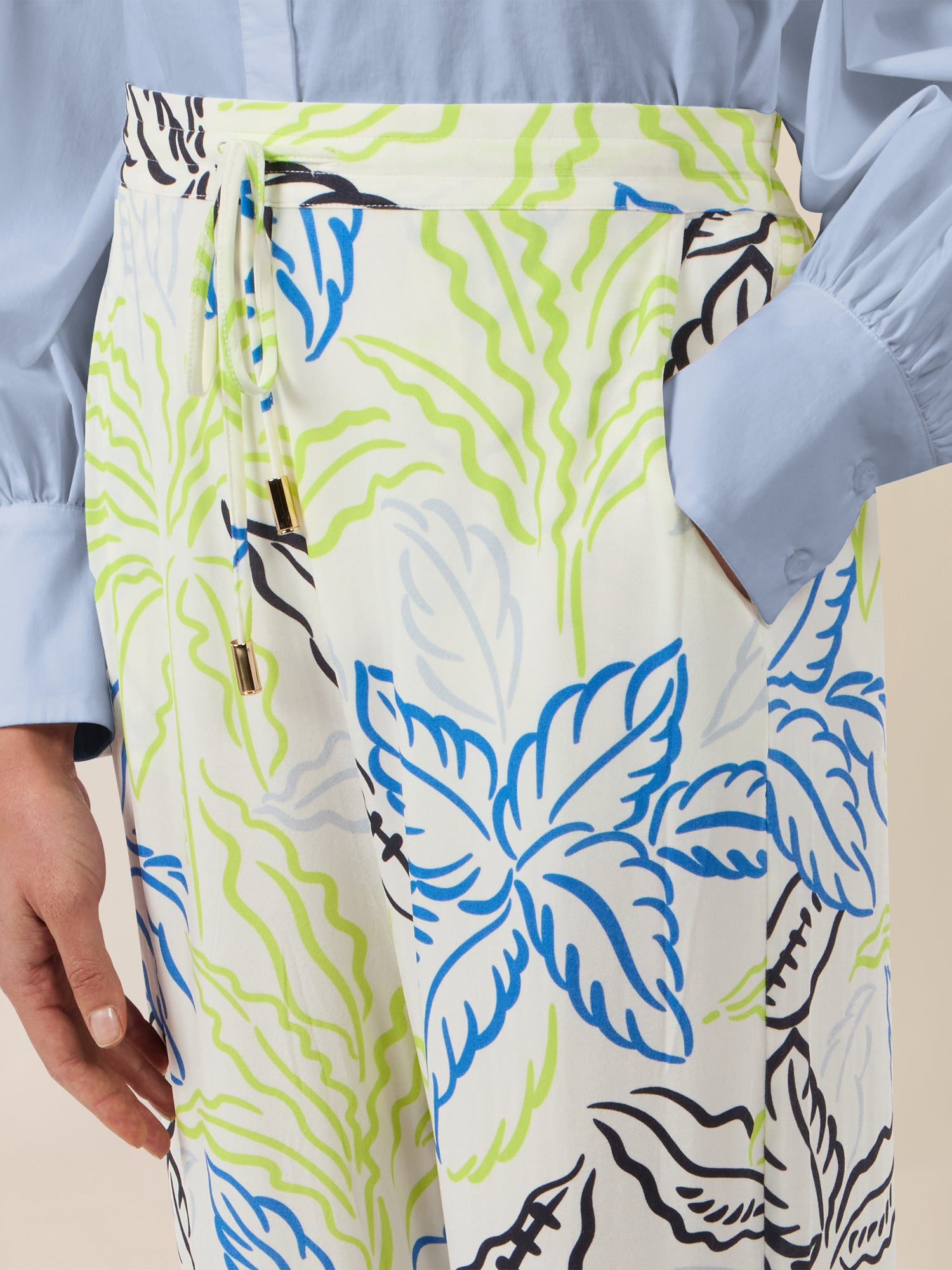 APART Jerseyhose mit tropischem Print | creme-multicolor