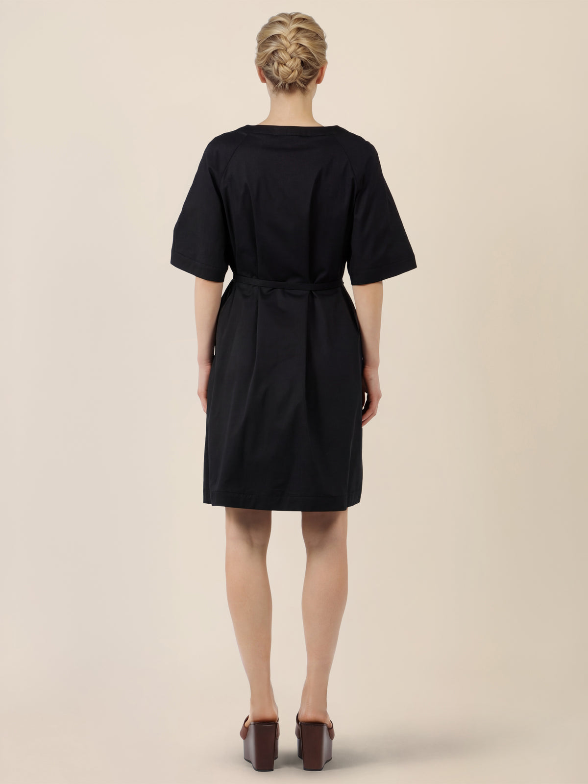 APART Kleid mit Gürtel und Raglanärmeln | schwarz