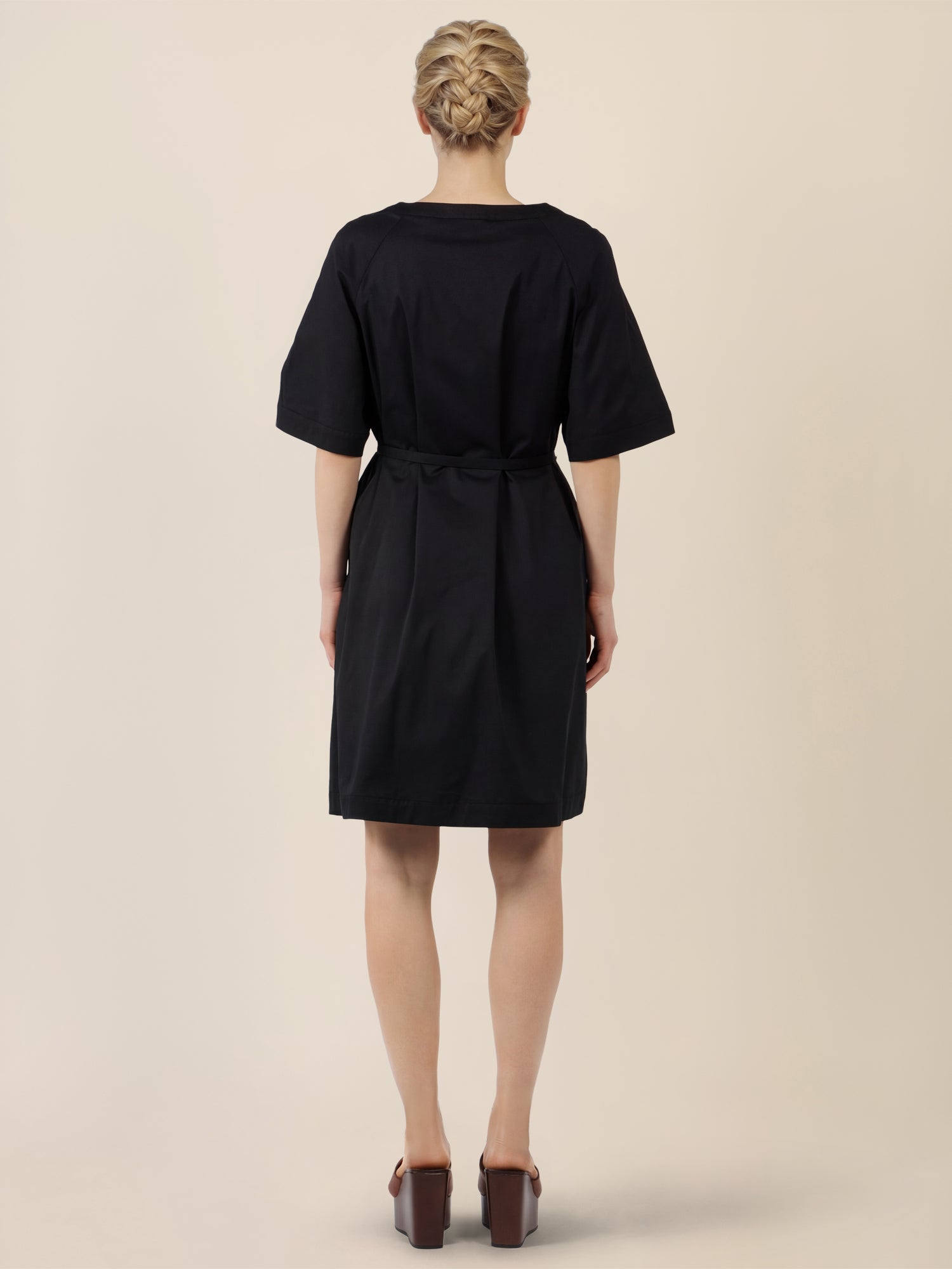 APART Kleid mit Gürtel und Raglanärmeln | schwarz
