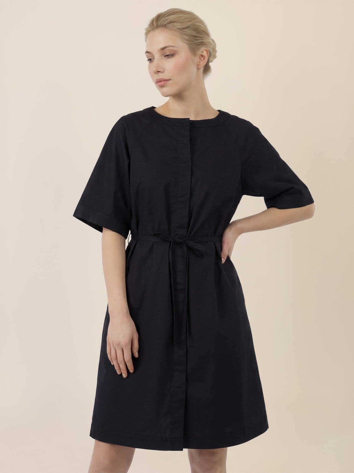 APART Kleid mit Gürtel und Raglanärmeln | schwarz