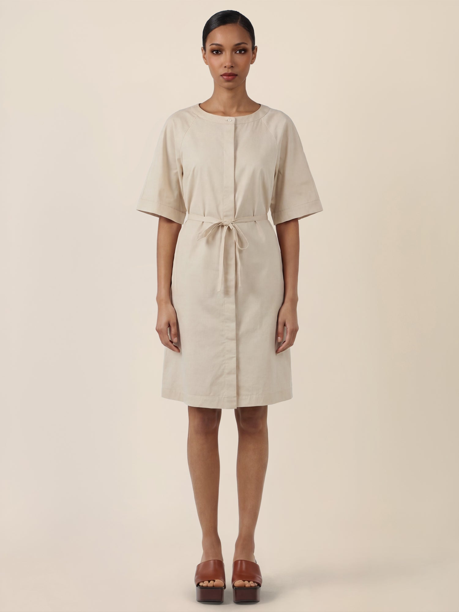 APART Kleid mit Gürtel und Raglanärmeln | beige