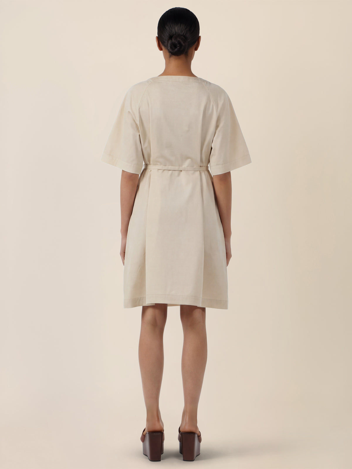 APART Kleid mit Gürtel und Raglanärmeln | beige