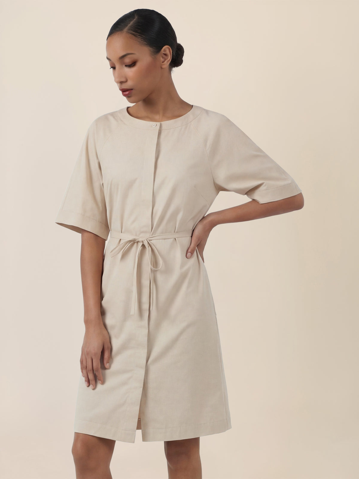 APART Kleid mit Gürtel und Raglanärmeln | beige