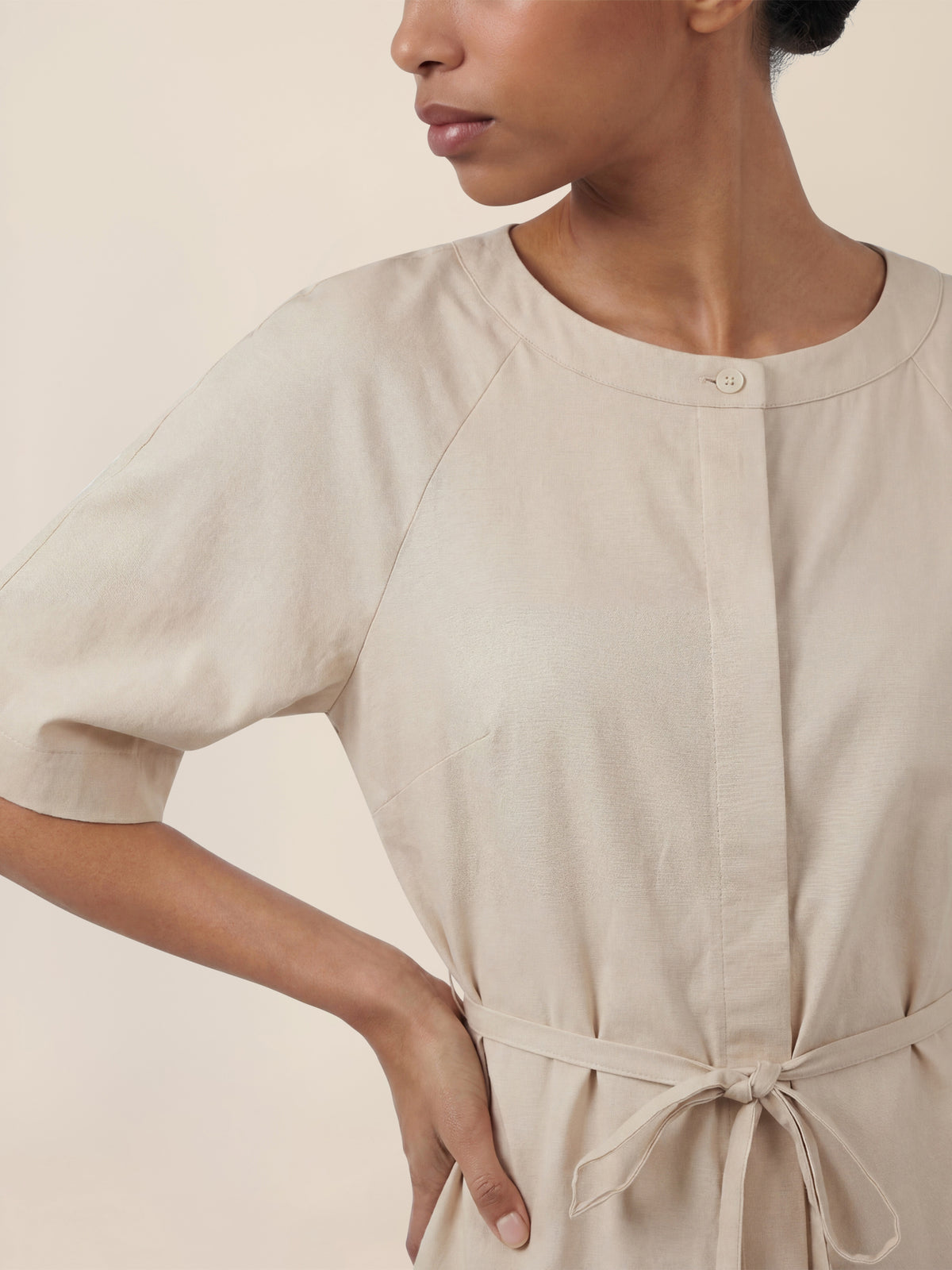 APART Kleid mit Gürtel und Raglanärmeln | beige