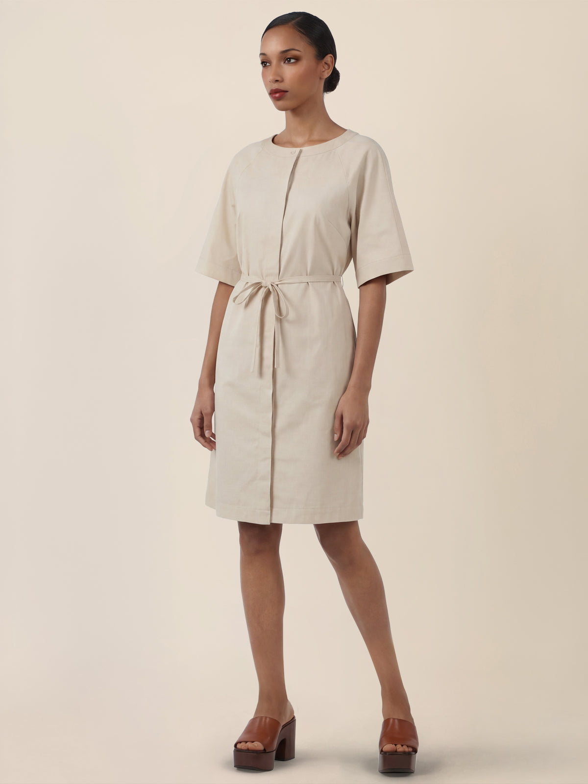 APART Kleid mit Gürtel und Raglanärmeln | beige