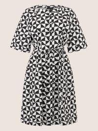 APART Kleid mit grafischem Print und Taillengürtel | schwarz-creme