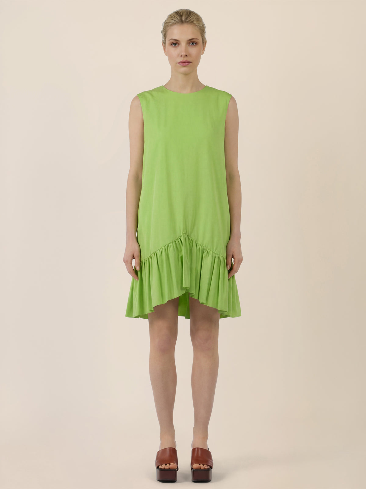 APART Ärmelloses Kleid mit Volant und asymmetrischem Saum | apfelgrün