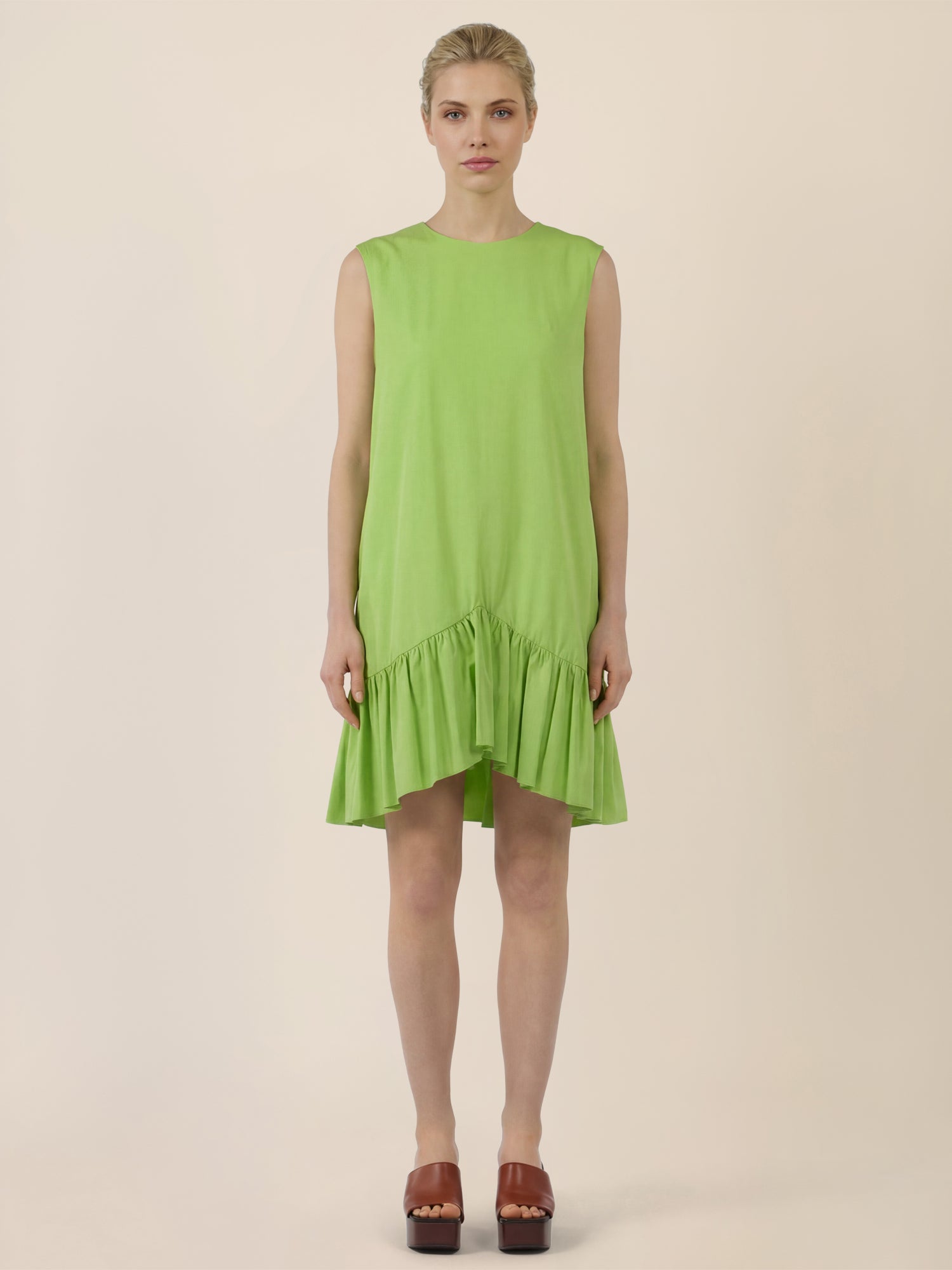 APART Ärmelloses Kleid mit Volant und asymmetrischem Saum | apfelgrün