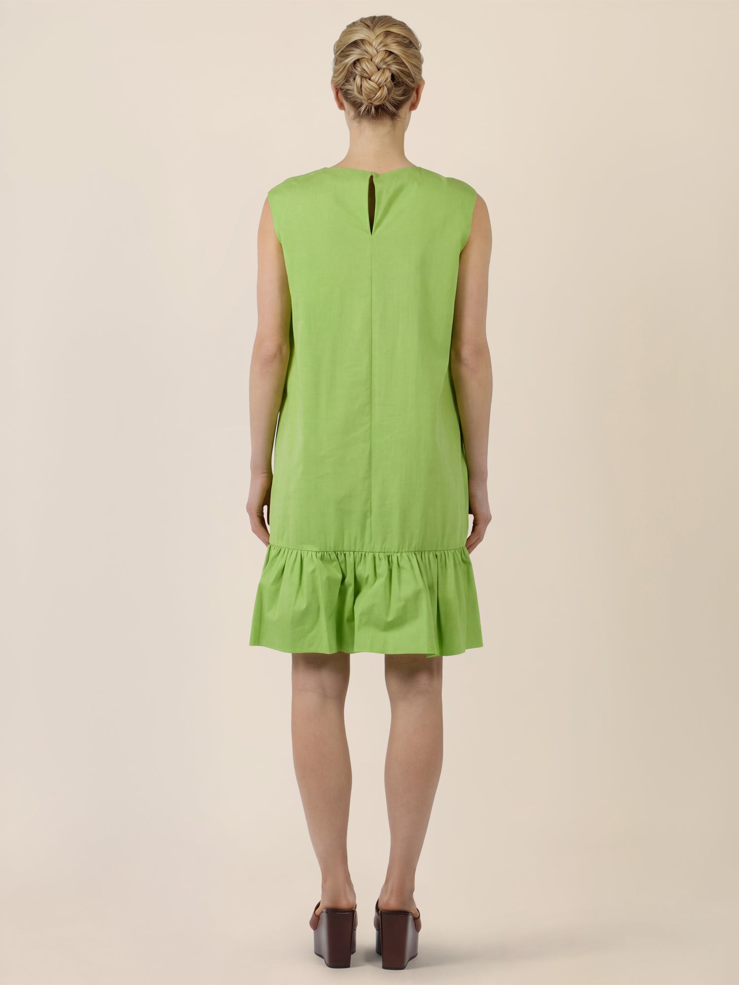 APART Ärmelloses Kleid mit Volant und asymmetrischem Saum | apfelgrün