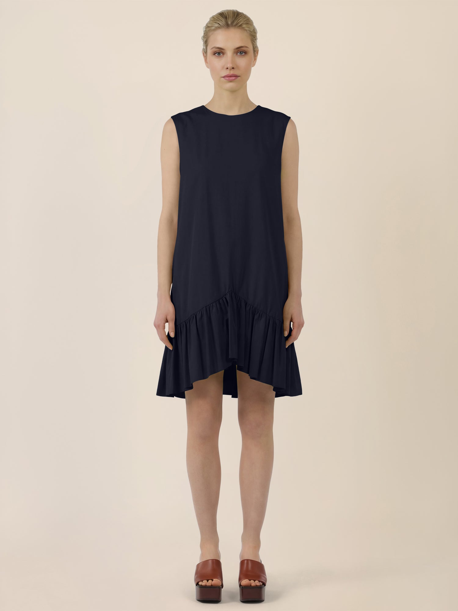 APART Ärmelloses Kleid mit Volant und asymmetrischem Saum | nachtblau
