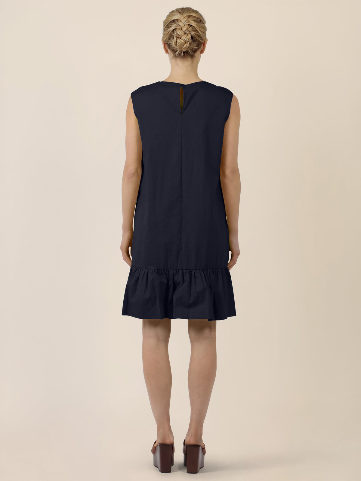 APART Ärmelloses Kleid mit Volant und asymmetrischem Saum | nachtblau