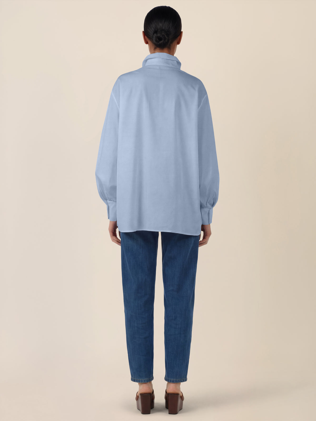 APART Oversize-Bluse mit Ballonärmeln und Hemdkragen | hellblau